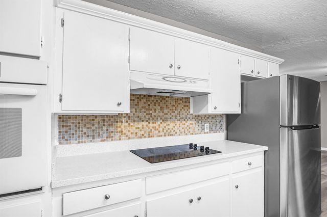 3210 Valley Brook Drive, La Porte, TX 77571