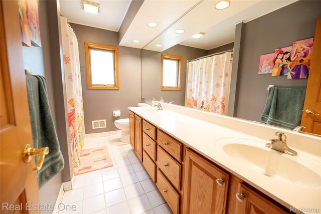 11514 Kings Knight Circle, Grand Blanc, MI 48439