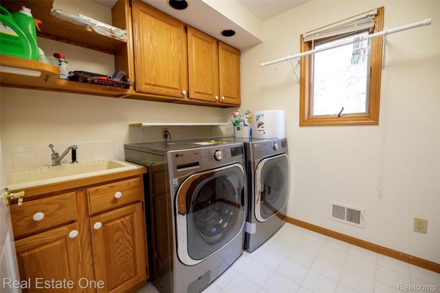 11514 Kings Knight Circle, Grand Blanc, MI 48439