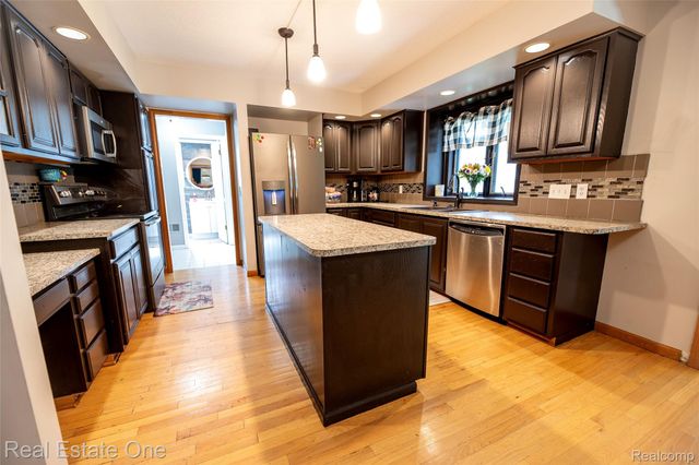 11514 Kings Knight Circle, Grand Blanc, MI 48439