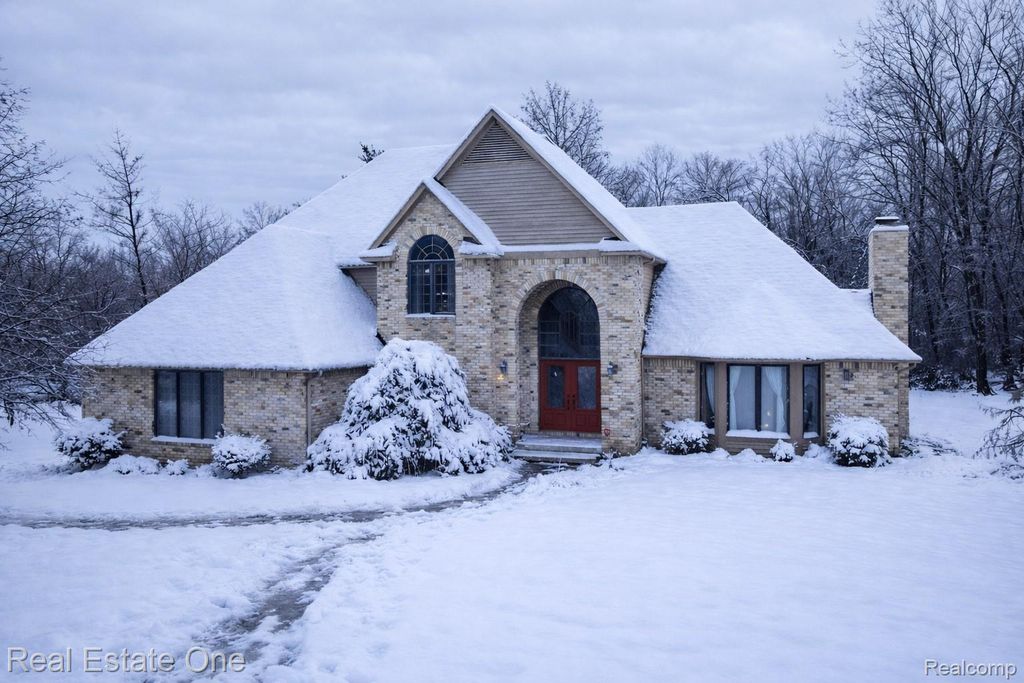 11514 Kings Knight Circle, Grand Blanc, MI 48439