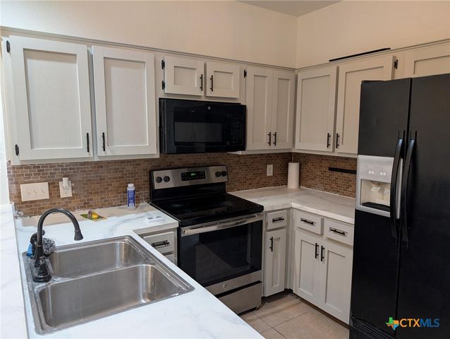 1221 W Hopkins Street 13, San Marcos, TX 78666