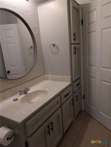 1221 W Hopkins Street 13, San Marcos, TX 78666