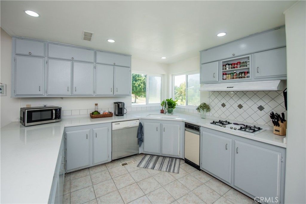 Image 22 of property listing at 2275 W 25th Street 12, San Pedro, CA 90732