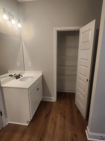 102 Silver Maple, Byron, GA 31008