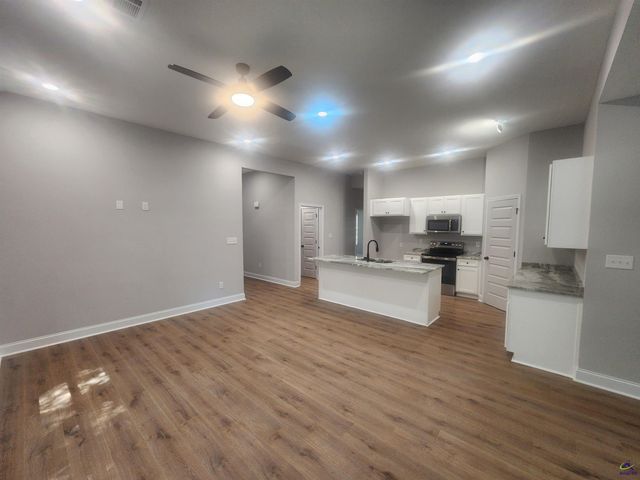 102 Silver Maple, Byron, GA 31008