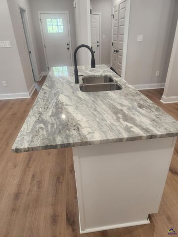 102 Silver Maple, Byron, GA 31008