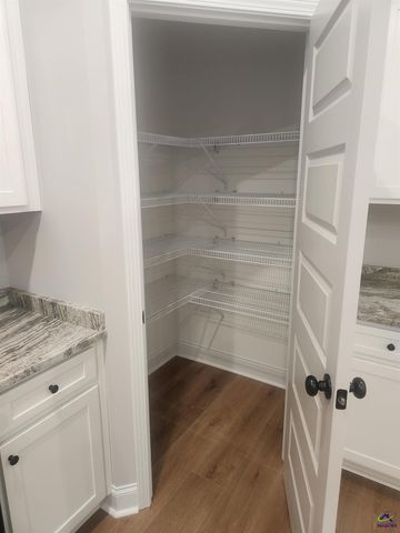 102 Silver Maple, Byron, GA 31008