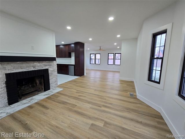 953 Kings Highway, Lincoln Park, MI 48146