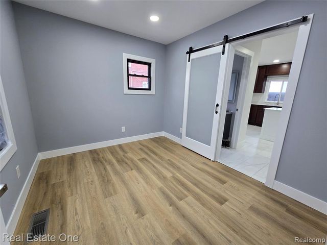 953 Kings Highway, Lincoln Park, MI 48146