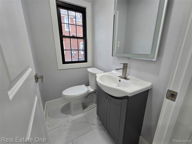 953 Kings Highway, Lincoln Park, MI 48146