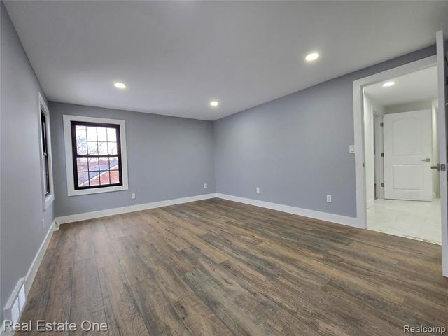 953 Kings Highway, Lincoln Park, MI 48146