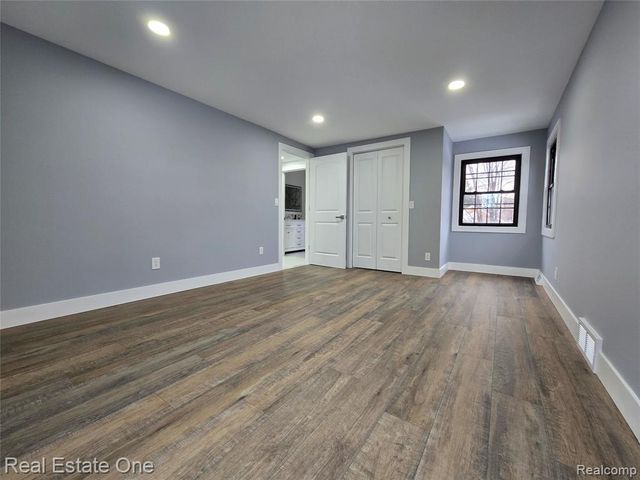 953 Kings Highway, Lincoln Park, MI 48146