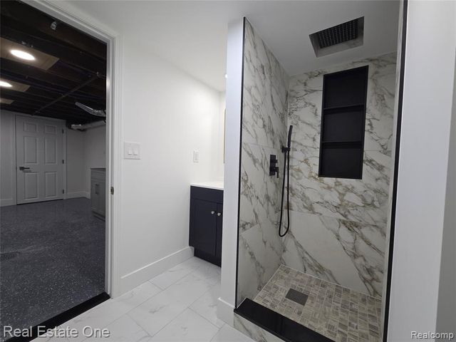 953 Kings Highway, Lincoln Park, MI 48146