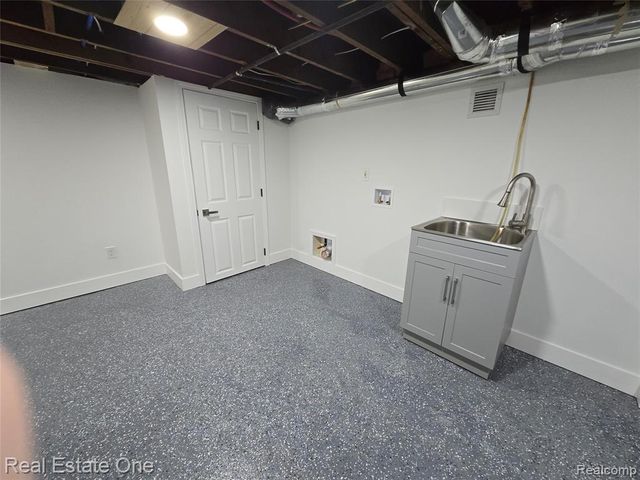 953 Kings Highway, Lincoln Park, MI 48146