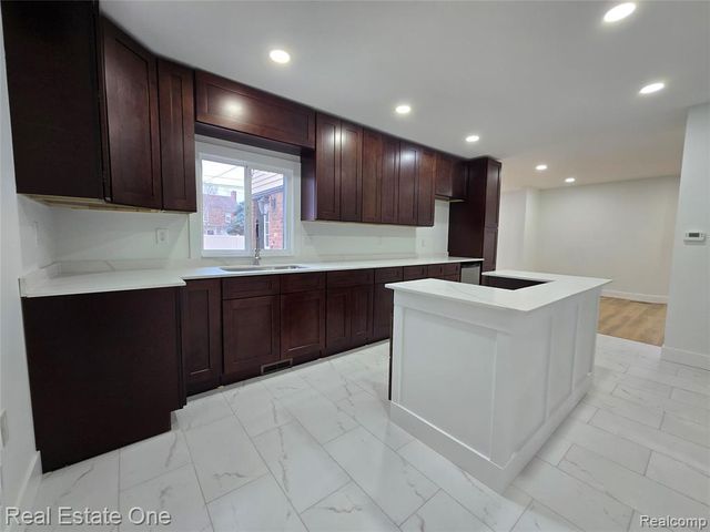 953 Kings Highway, Lincoln Park, MI 48146