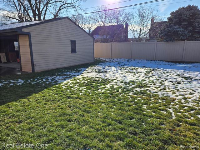 953 Kings Highway, Lincoln Park, MI 48146