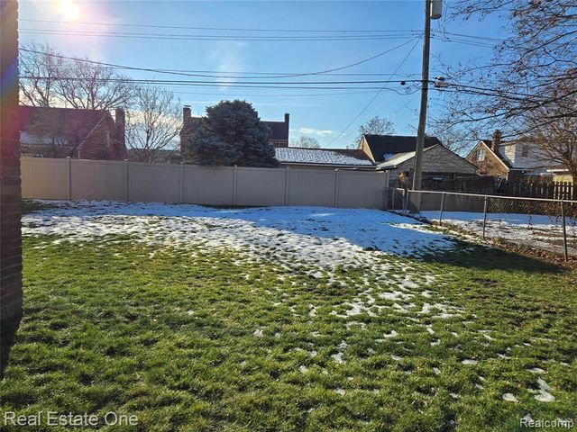 953 Kings Highway, Lincoln Park, MI 48146