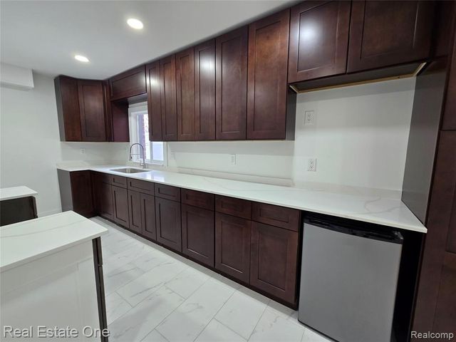 953 Kings Highway, Lincoln Park, MI 48146