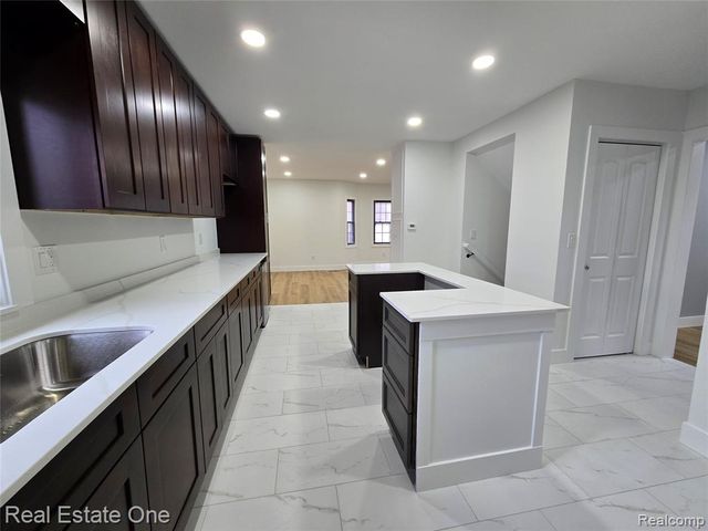 953 Kings Highway, Lincoln Park, MI 48146