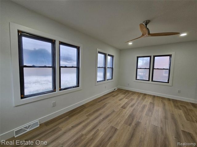 953 Kings Highway, Lincoln Park, MI 48146