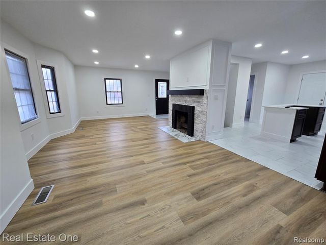 953 Kings Highway, Lincoln Park, MI 48146