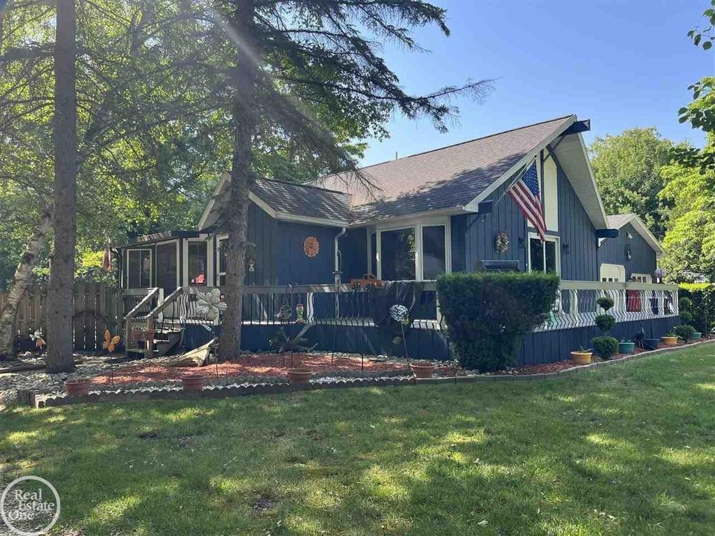 6925 AUTOMOBILE ROAD, Twin Lake, MI 49457