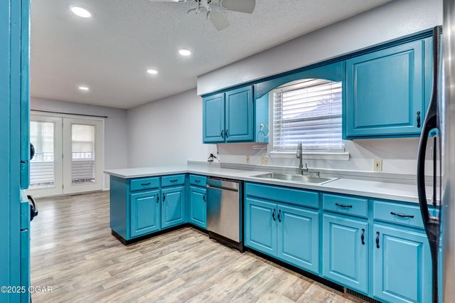 1422 W Macon Street, Carthage, MO 64836