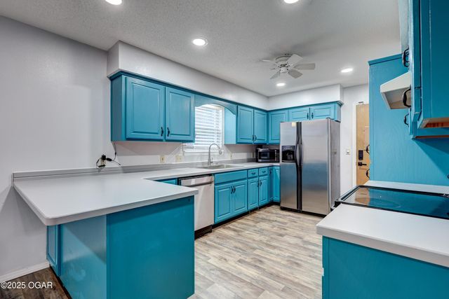 1422 W Macon Street, Carthage, MO 64836