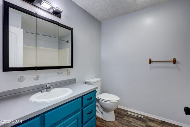 1422 W Macon Street, Carthage, MO 64836