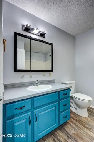 1422 W Macon Street, Carthage, MO 64836