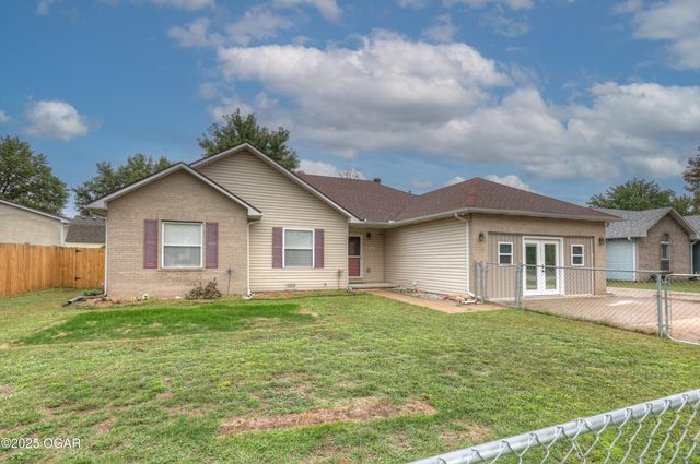 1422 W Macon Street, Carthage, MO 64836