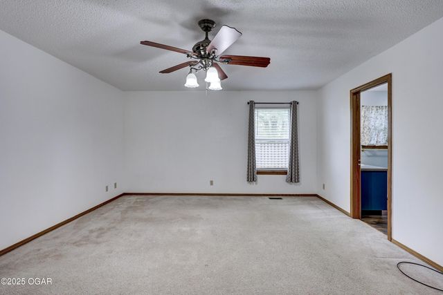 1422 W Macon Street, Carthage, MO 64836