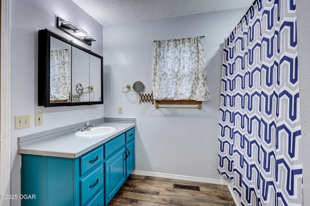 1422 W Macon Street, Carthage, MO 64836