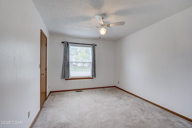 1422 W Macon Street, Carthage, MO 64836