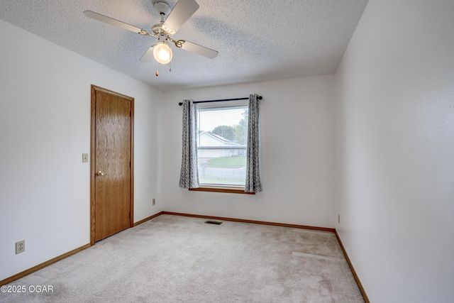 1422 W Macon Street, Carthage, MO 64836