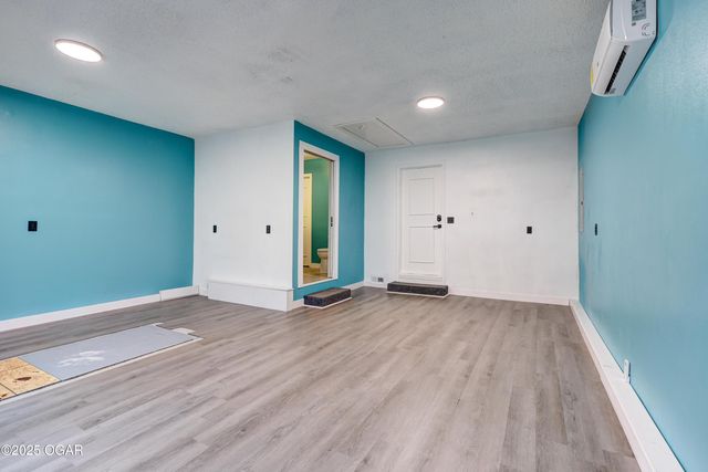 1422 W Macon Street, Carthage, MO 64836