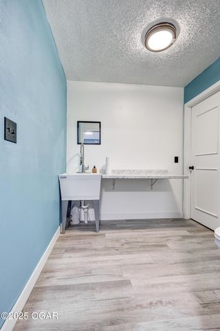 1422 W Macon Street, Carthage, MO 64836