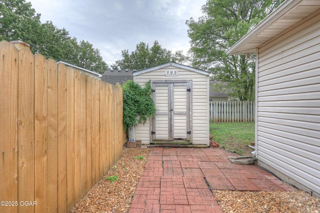 1422 W Macon Street, Carthage, MO 64836