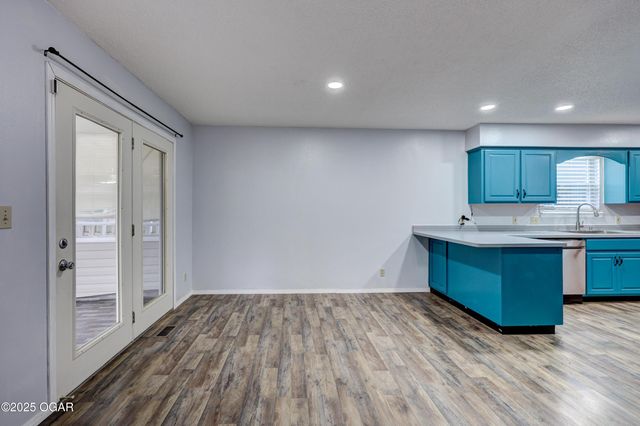 1422 W Macon Street, Carthage, MO 64836