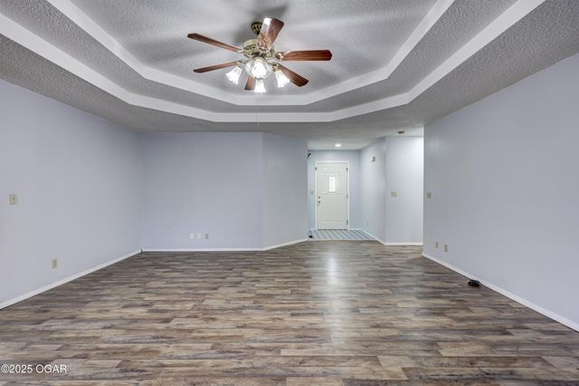 1422 W Macon Street, Carthage, MO 64836