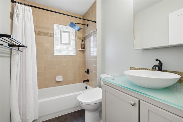 1264 Hoyt Avenue W, Saint Paul, MN 55108