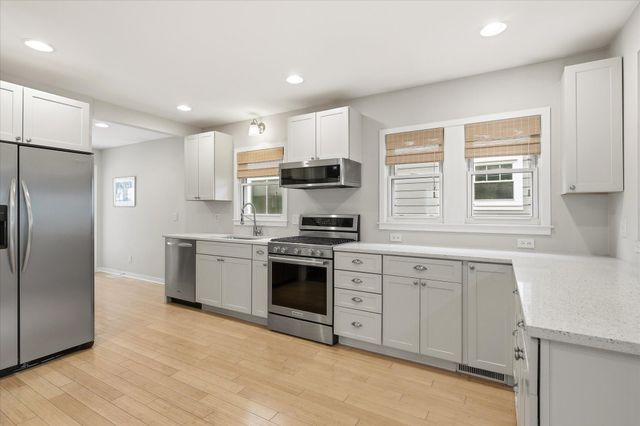 1264 Hoyt Avenue W, Saint Paul, MN 55108