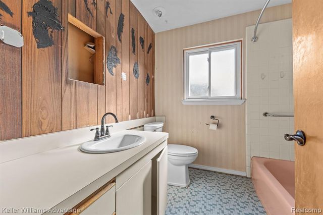 8735 Ringwood Drive, Commerce Twp, MI 48382