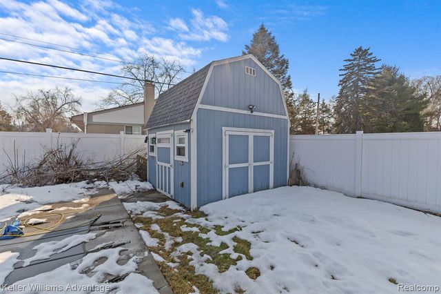 8735 Ringwood Drive, Commerce Twp, MI 48382