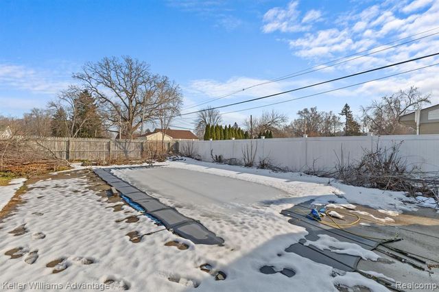 8735 Ringwood Drive, Commerce Twp, MI 48382