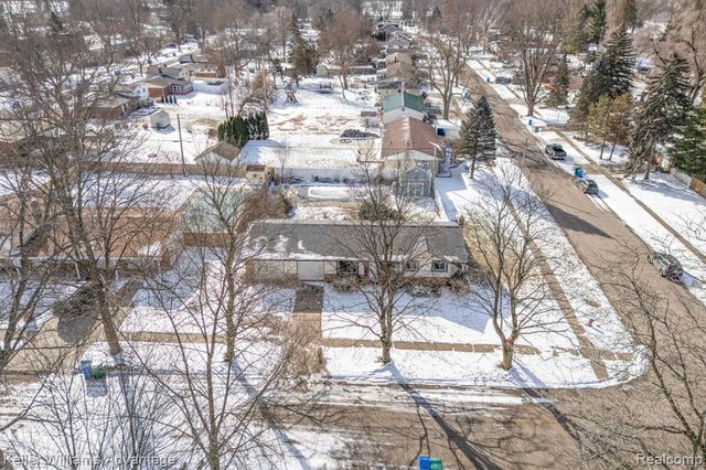 8735 Ringwood Drive, Commerce Twp, MI 48382