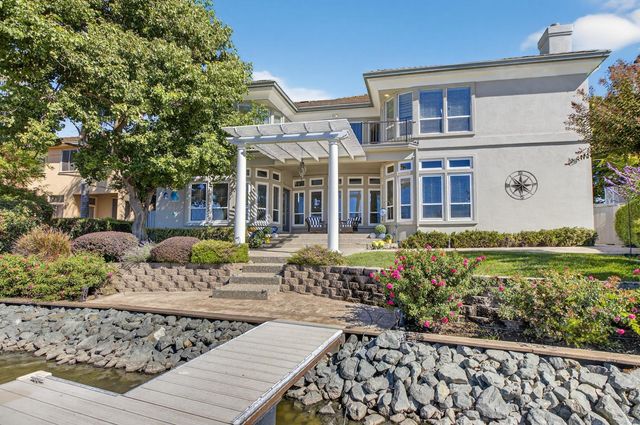 7656 Marina Cove Dr, Sacramento, CA 95831