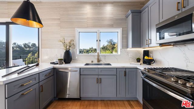 2591 Leicester Drive, Los Angeles, CA 90046