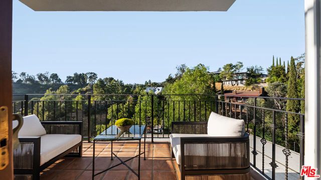 2591 Leicester Drive, Los Angeles, CA 90046